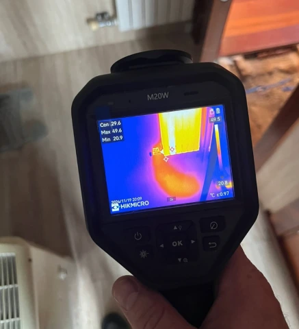 Escáner e inspección termográfica infrarroja para detectar filtraciones ocultas y humedades